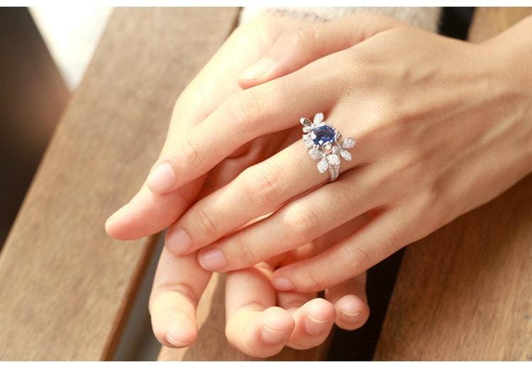 Flower Diamonds Ring with Blue Sapphire - 18K White Gold