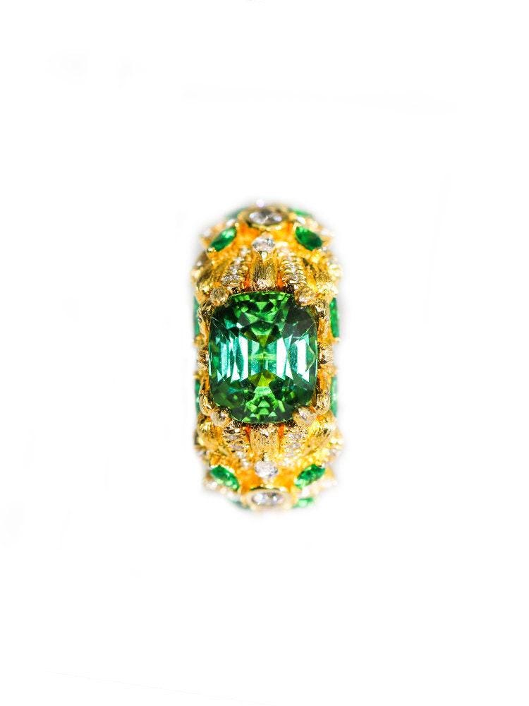 2.46ct Green Tourmaline Engraved 18K Gold Ring with Diamond