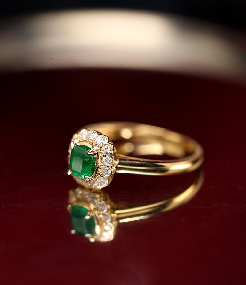 Vintage-Inspired Emerald & Diamond Halo Ring in 18K Yellow Gold