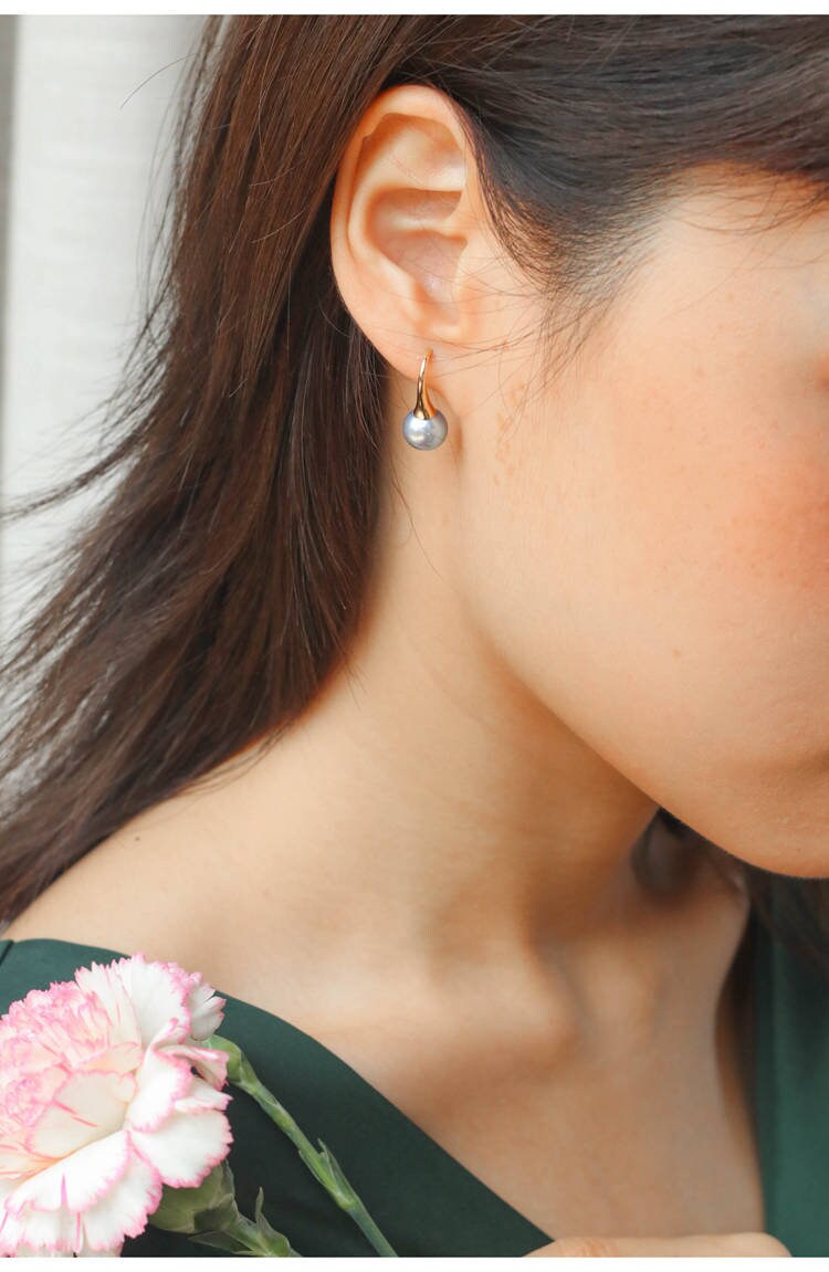 9mm Madama Silver-Grey Pearl Hook Earrings in 18K Yellow Gold