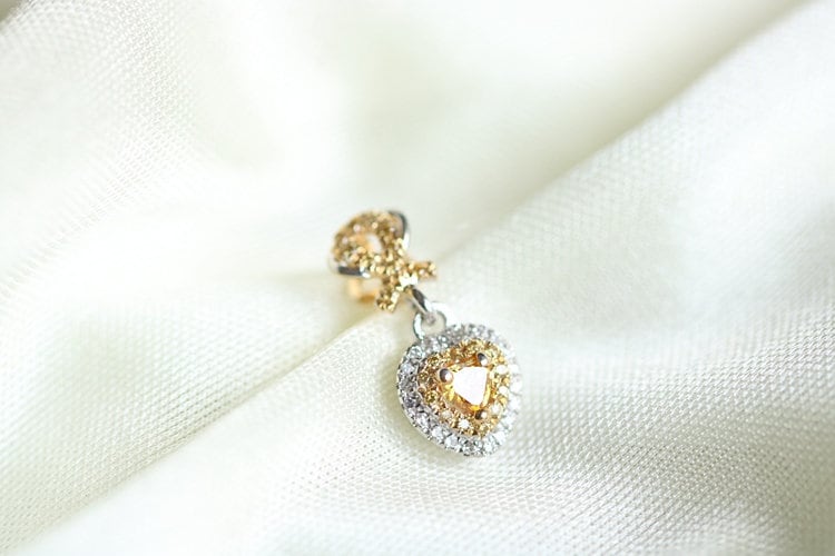 Heart-Shaped Fancy Yellow Diamonds Necklace in 18K White Gold
