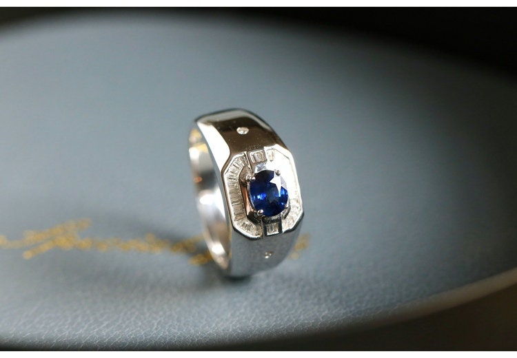 Blue Sapphire & Diamond Signet 18K Gold Ring - Classic Men’s Edition