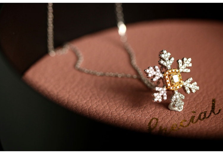 Snowflake Fancy Yellow Diamonds Necklace in 18K Yellow Gold