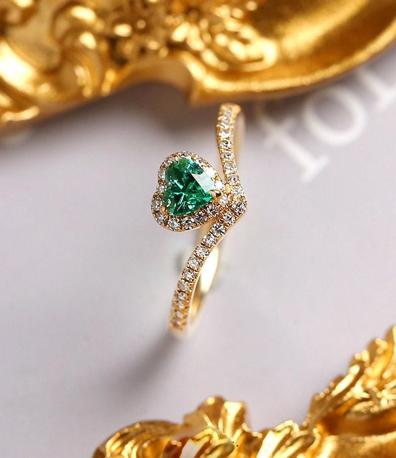 Emerald Heart Shape & Halo Diamond 18K Yellow Gold Ring