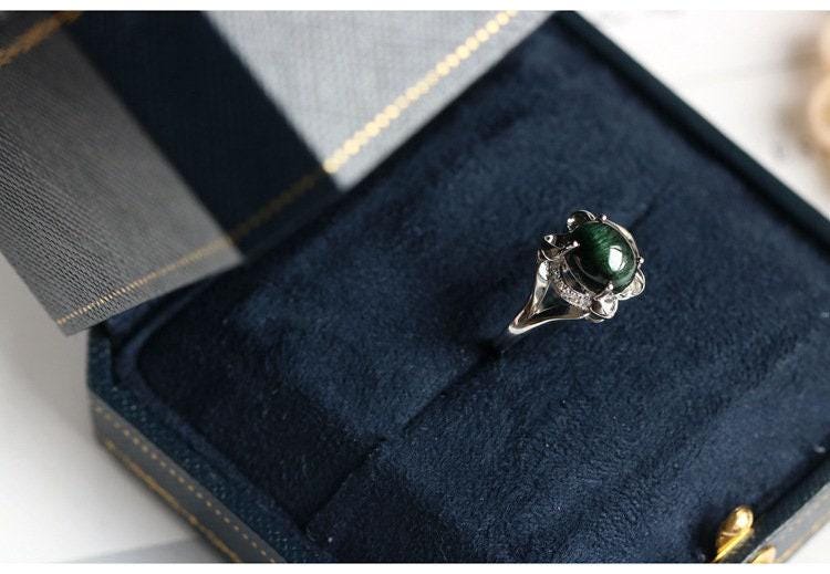 2.53ct Green Cat's Eye Stone Cabochon Ring in Platinum 950