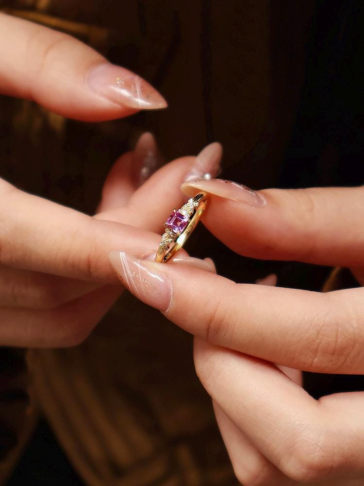 Princess-Cut Padparadscha Sapphire Ring - 18K Yellow Gold