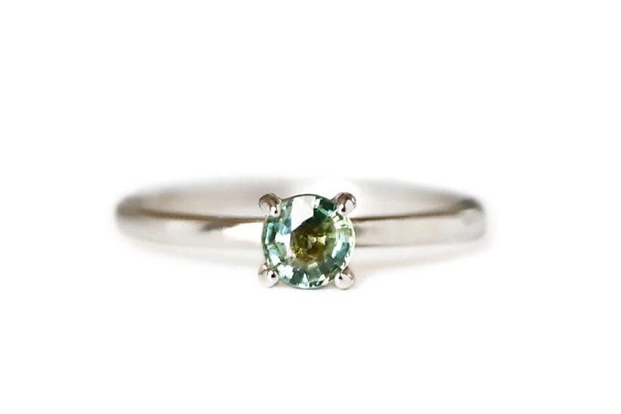 0.5ct Green Sapphire 18K Yellow Gold Ring