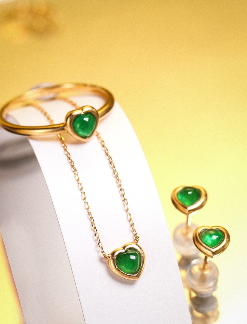 Heart-Shaped Emerald Ring in 18K Yellow Gold