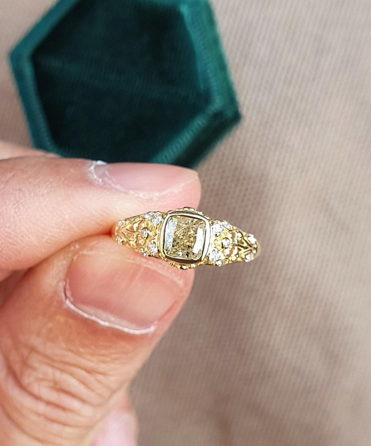 Bright Cushion Diamond Engraved Ring in 18K Yellow Gold