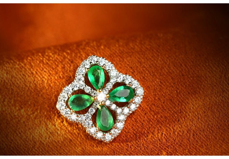 Emerald Cluster Four Leaf Clover Ring in 18k White Gold