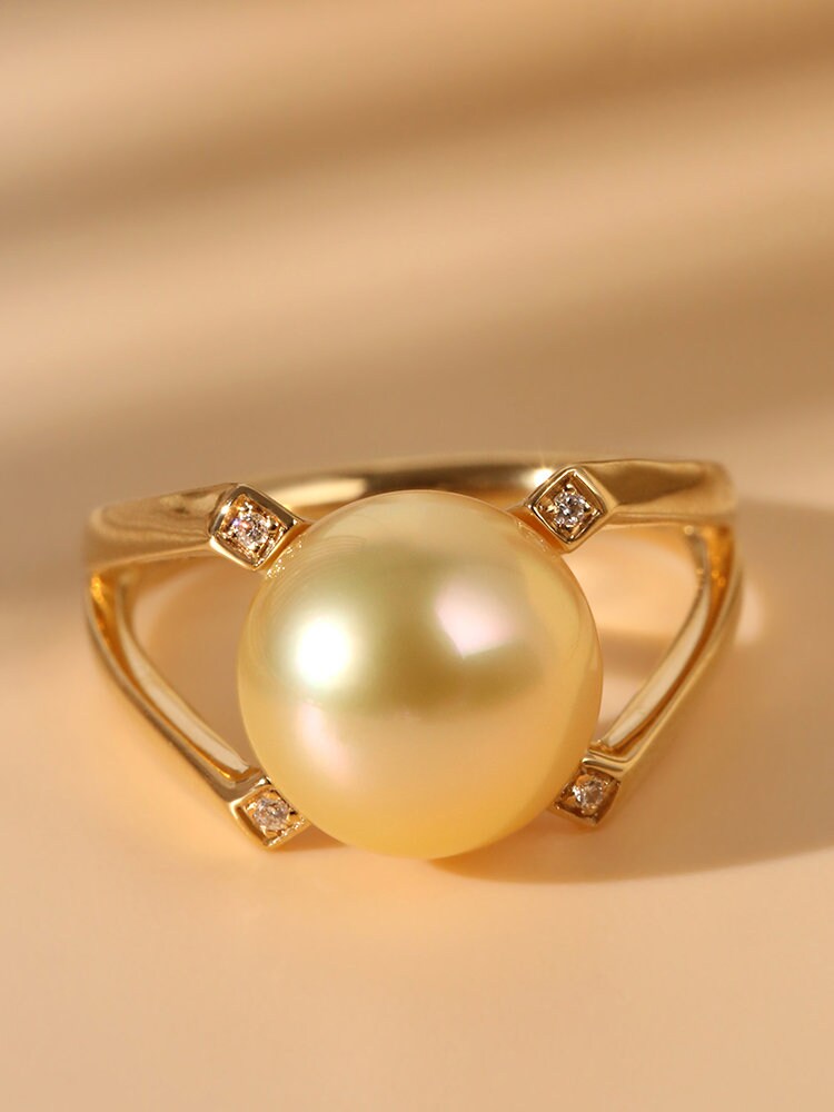 Stunning Golden South Sea Pearl Valentina Ring with Diamond - 18K Gold