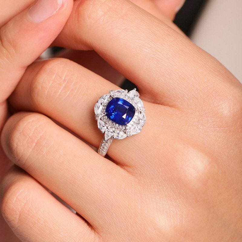 1.55ct Blue Sapphire 18K Gold Ring with Double Diamonds