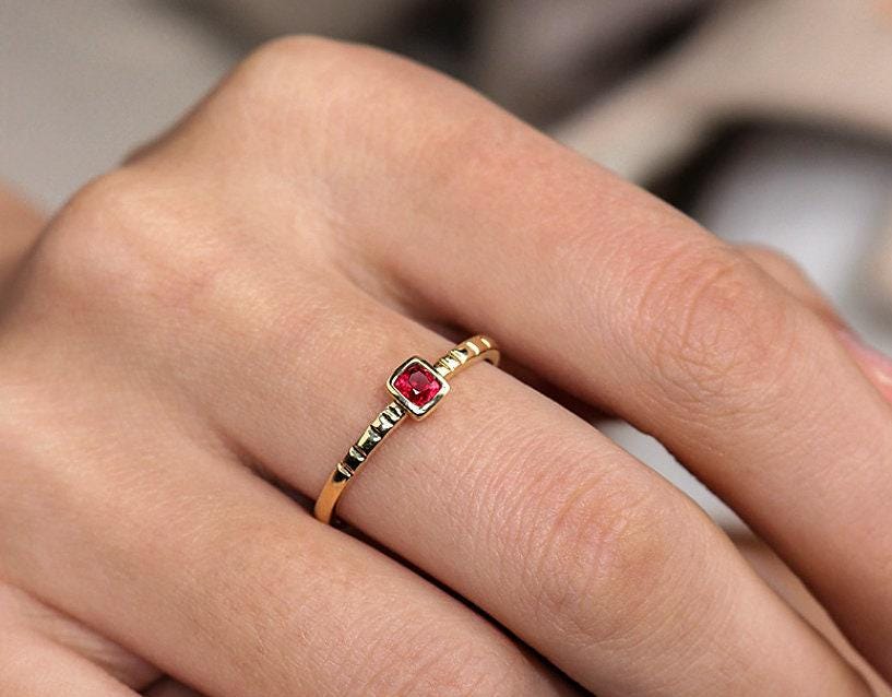 Jedi Spinel 18k Gold Ring with Minimalist Design