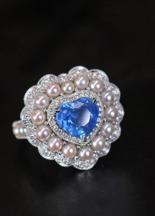 1.01ct Blue Sapphire Heart Cut Statement 18K Gold Ring with Diamonds