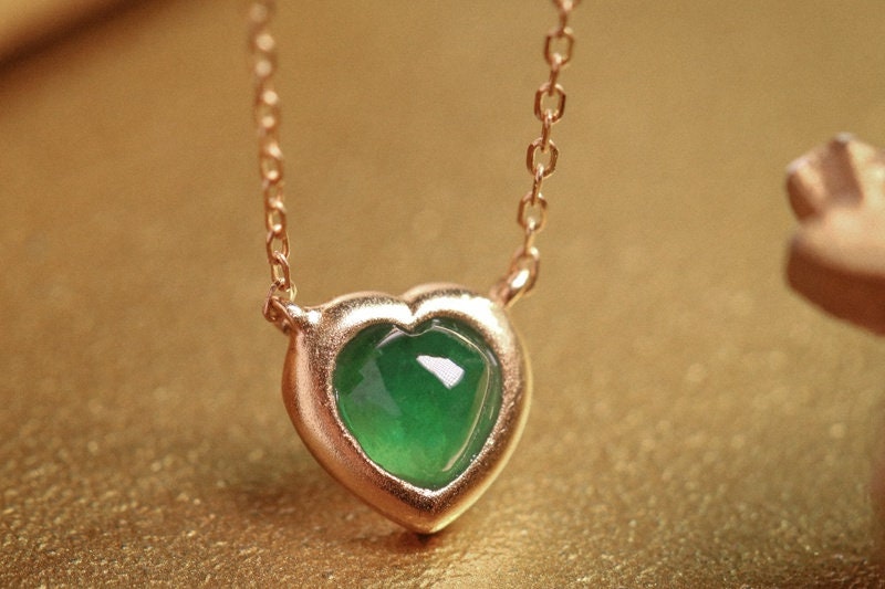 Heart Emerald Cabochon Cut 18K Yellow Gold Necklace