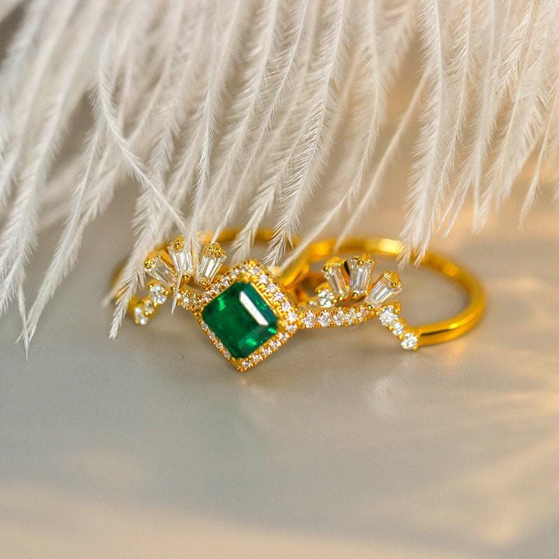 Art Deco Design Emerald 18K Engagement Stackable Ring with Diamonds