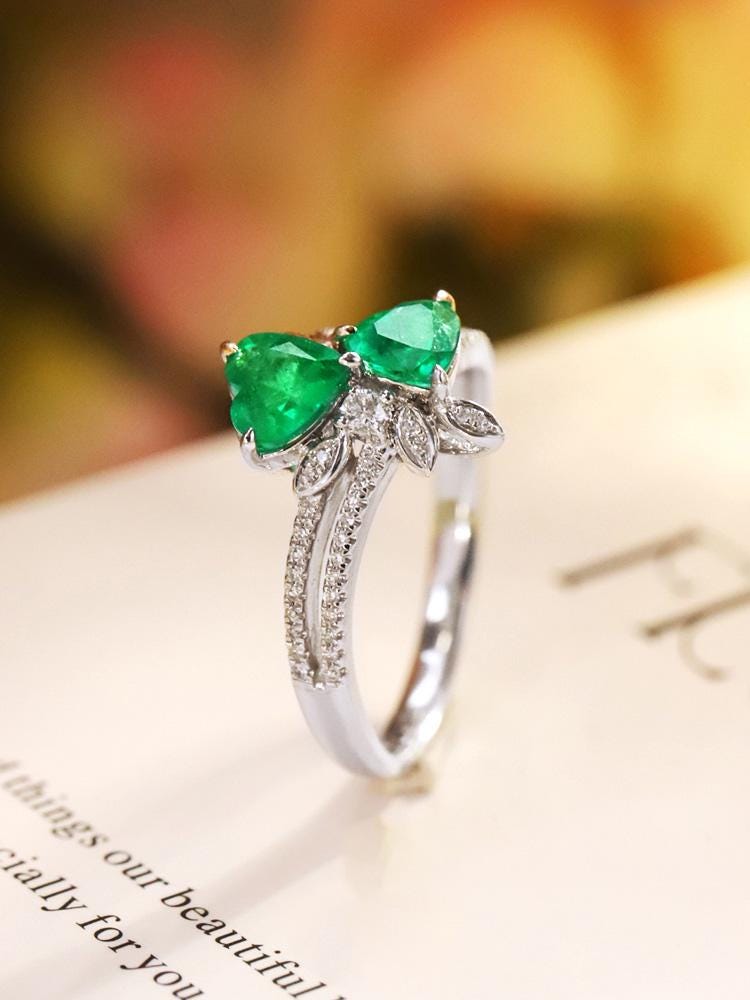 1.5ct Double Heart-Shaped Emerald Ring with Diamond in 18K White Gold