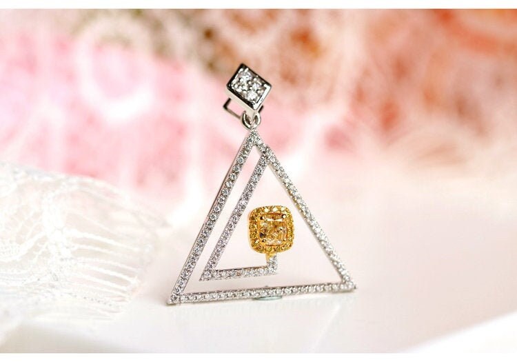Fancy Yellow Diamonds Pyramid Necklace in 18K Yellow Gold