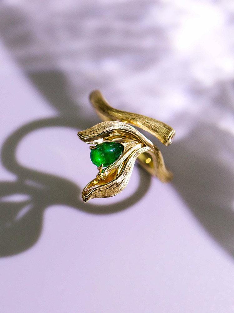 Magnolia Design Emerald Ring in 18K Yellow Gold