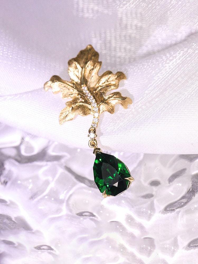 Maple Design Tsavorite Pendant with Diamond in 18K Yellow Gold
