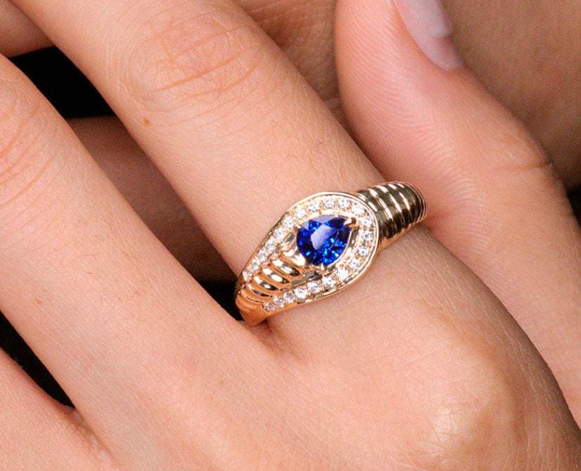 Cornflower Sapphire 18K Gold Twisted Ring with Free Form Design