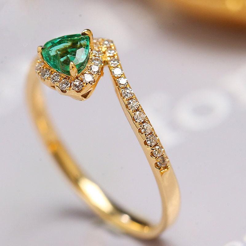 Emerald Heart Shape & Halo Diamond 18K Yellow Gold Ring