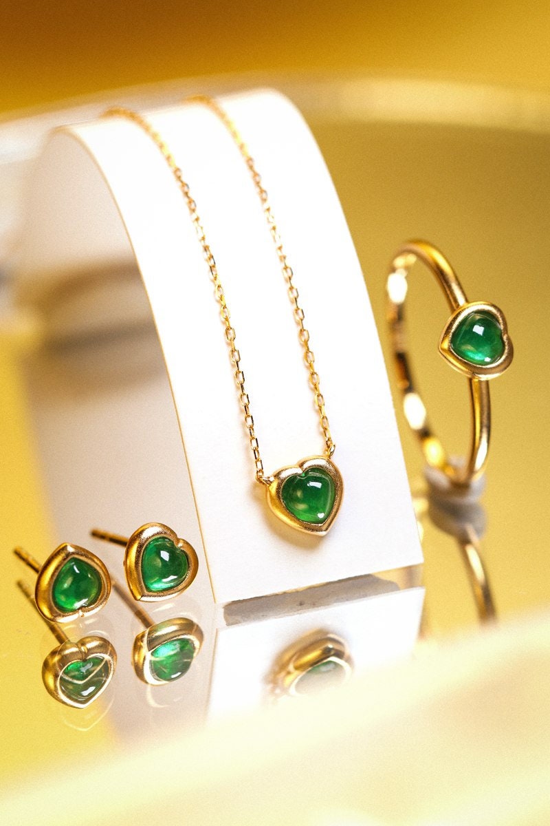 Heart-Shaped Emerald Ring in 18K Yellow Gold