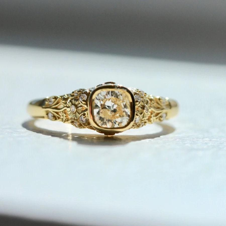 Bright Cushion Diamond Engraved Ring in 18K Yellow Gold