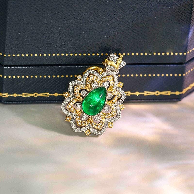 1.95ct Emerald Pear Shape 18K Necklace with Full Diamond Pave
