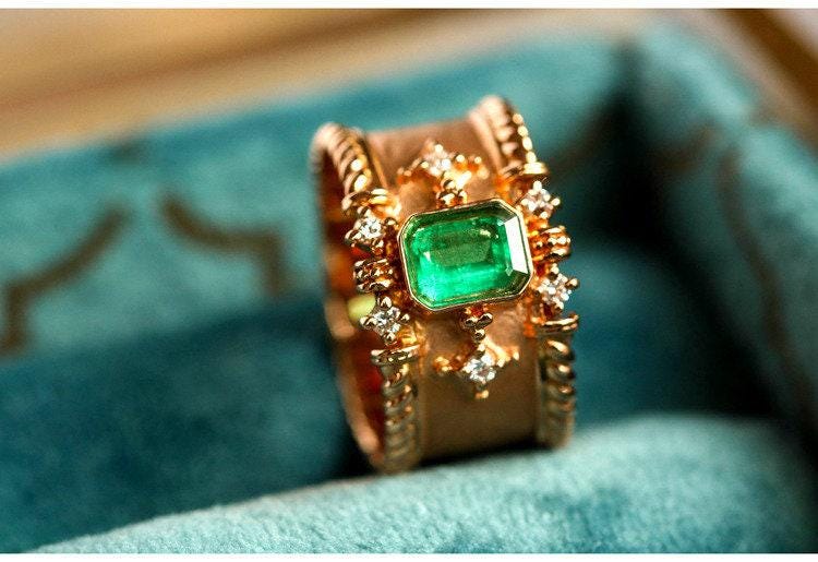 Italian Crafted Emerald 18K Yellow Gold Ring with Diamond