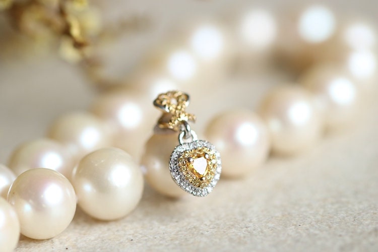 Heart-Shaped Fancy Yellow Diamonds Necklace in 18K White Gold