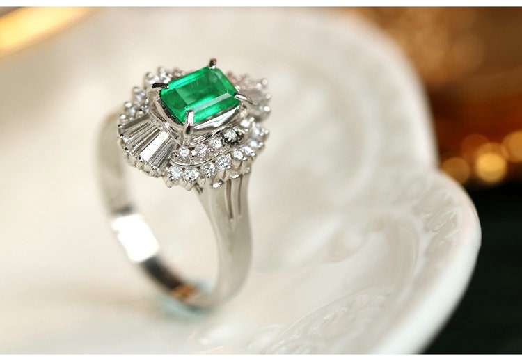 1.02ct Emerald & Diamond Ballerina Ring in 18K White Gold