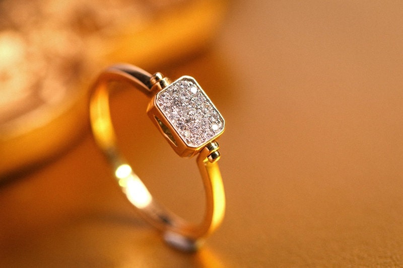 Emerald & White Diamond Horizontal Stone Flip Ring in 18K Yellow Gold
