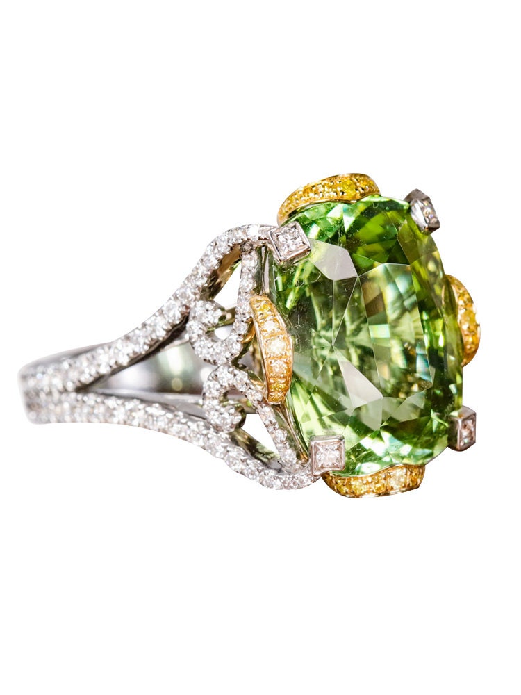 9.5ct Green Tourmaline & Yellow Diamond Cocktail Ring - 18K White Gold