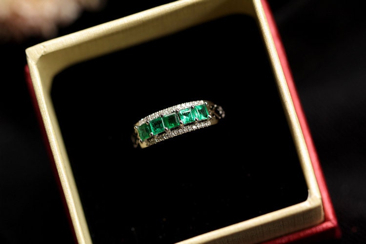 2.25ct Emerald Horizontal Stone Ring with Diamond in 18K White Gold