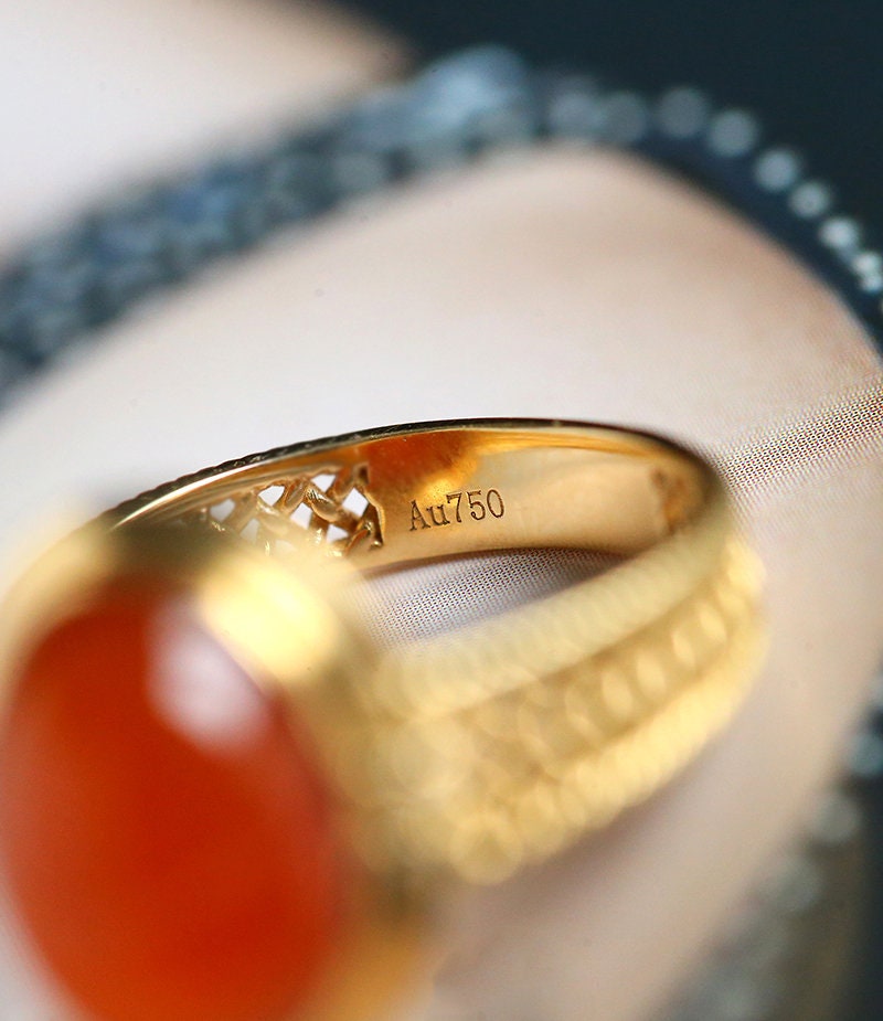Southern Red Agate Cabochon 18K Chunky Gold Ring