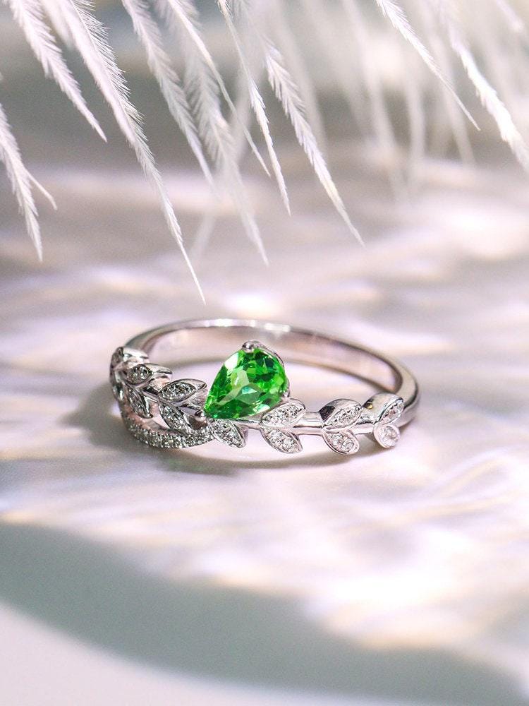 Flower Design Tsavorite Pear Shape Ring with Diamond in 18K Gold