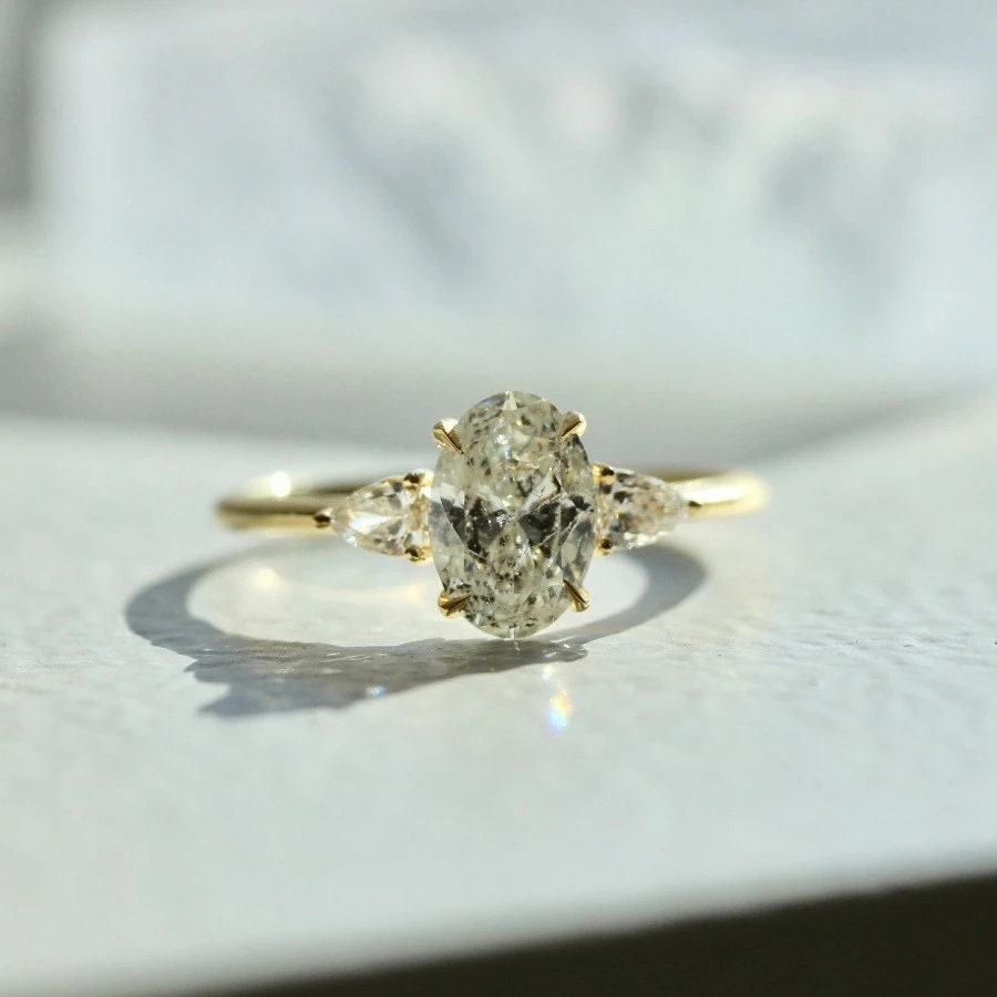 1ct Oval Diamond 18K Yellow Gold Propose Ring