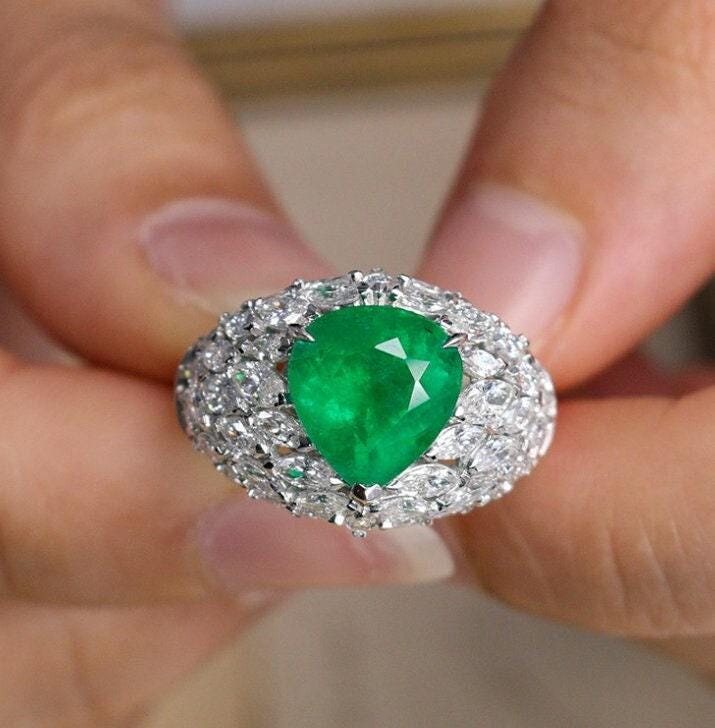 2.3ct Emerald Heart Shape 18K Gold Ring with Full Diamond