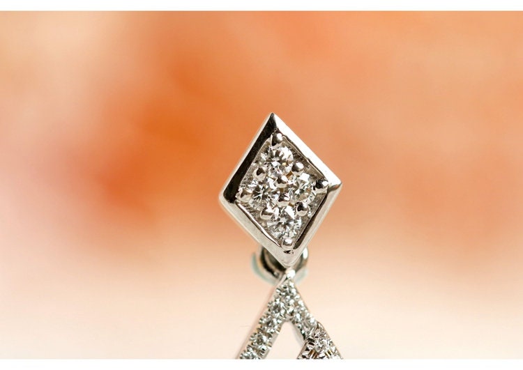 Fancy Yellow Diamonds Pyramid Necklace in 18K Yellow Gold