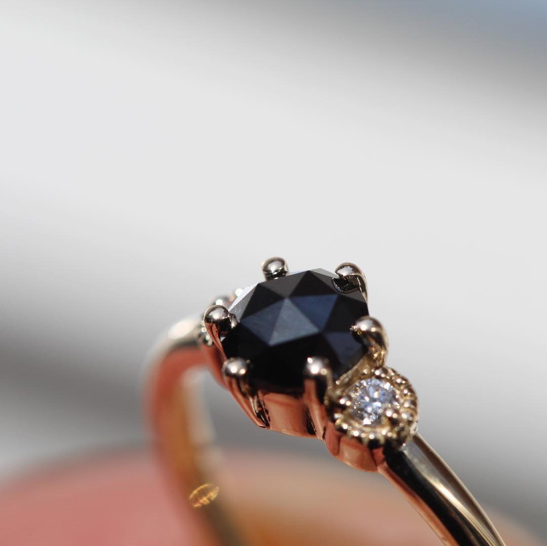 Salt & Pepper Diamond Round Cut 18K Gold Wedding Ring